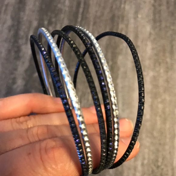 6 bangle bracelets - Picture 3 of 3